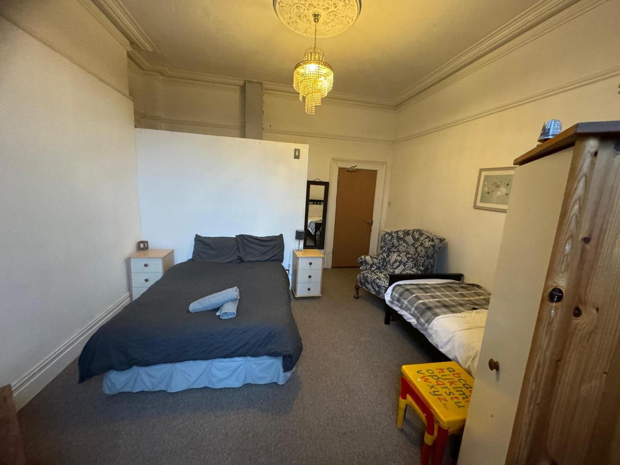 Homestay Ensuite Double Room, By University, Sketty, R2